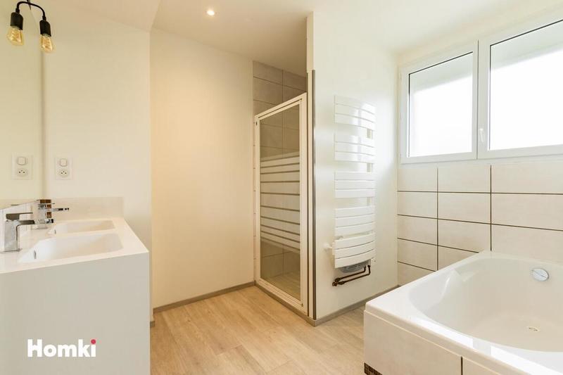 Maison - 210 m² - 7 pièces