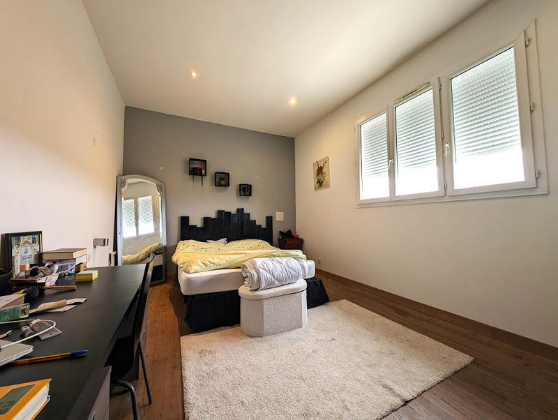 Maison - 180 m² - 9 pièces