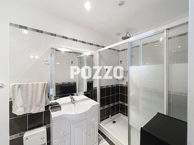 Maison - 212 m² - 7 pièces