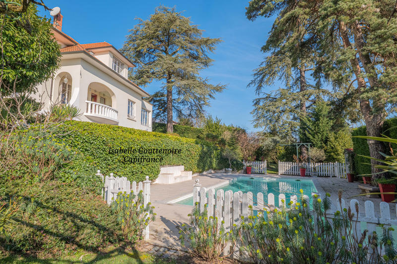 Maison bourgeoise - 230 m² - 8 pièces