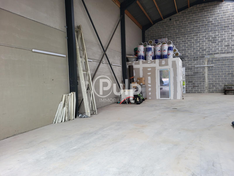 Local d'activité / Entrepôt - 209 m²