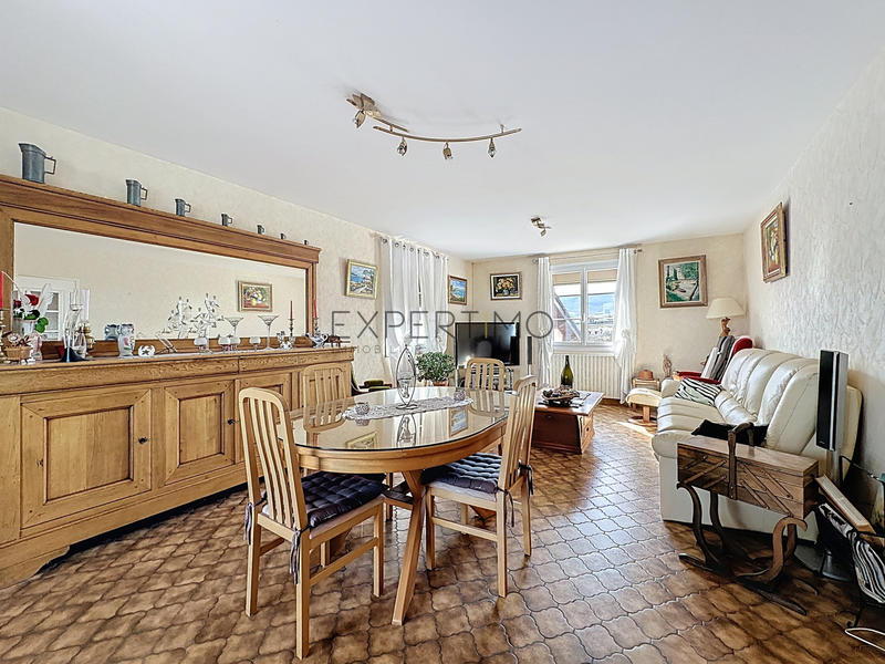 Propriété - 220 m² - 9 pièces