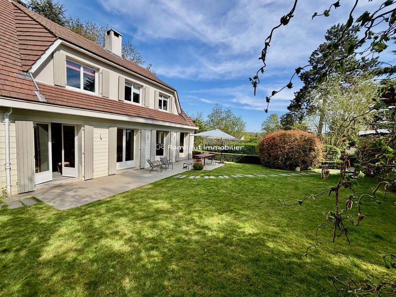 Maison - 210 m² - 9 pièces