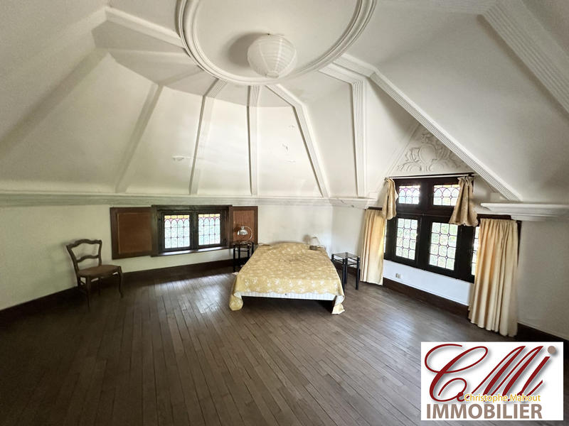 Maison - 405 m² - 12 pièces