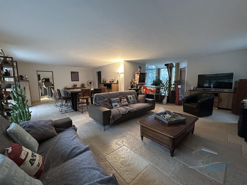 Villa - 264 m² - 8 pièces