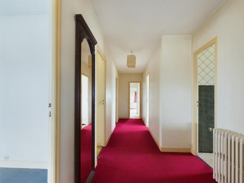 Maison - 245 m² - 9 pièces