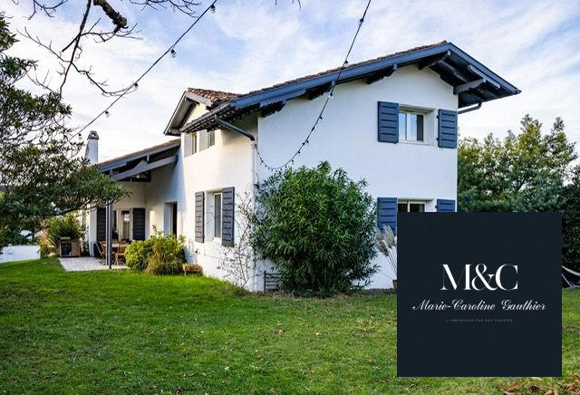 Maison traditionnelle - 223 m² - 7 pièces