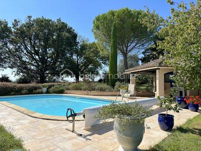 Maison - 240 m² - 7 pièces