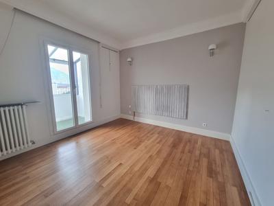Appartement - 80 m² - 3 pièces