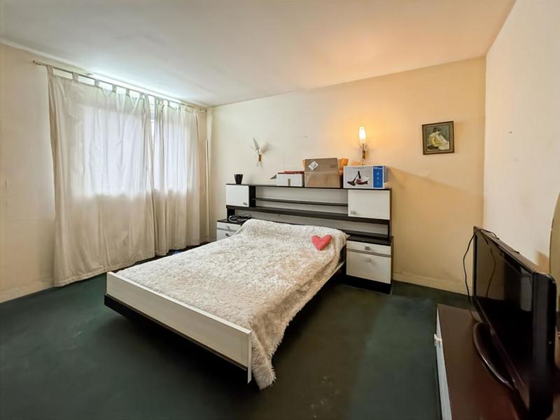 Maison - 240 m² - 10 pièces