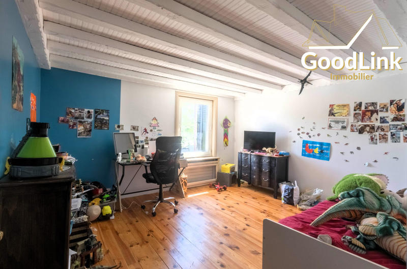 Maison - 235 m² - 7 pièces