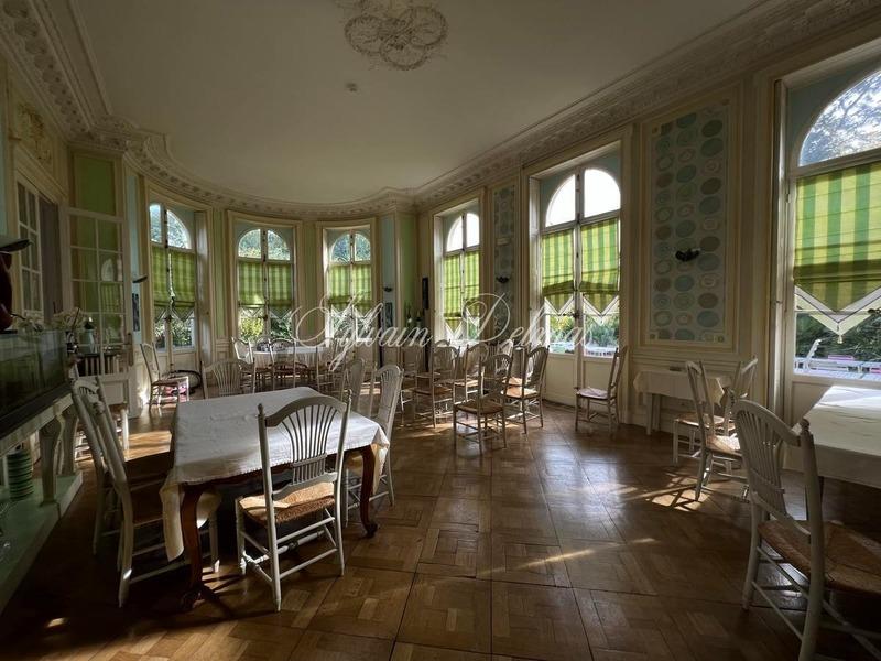 Demeure - 2 000 m² - 25 pièces