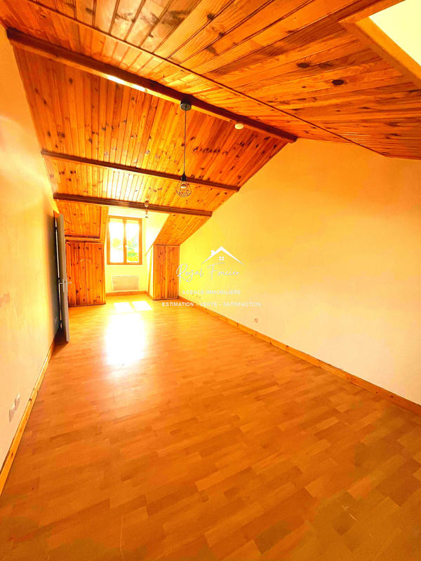 Maison - 93 m² - 4 pièces