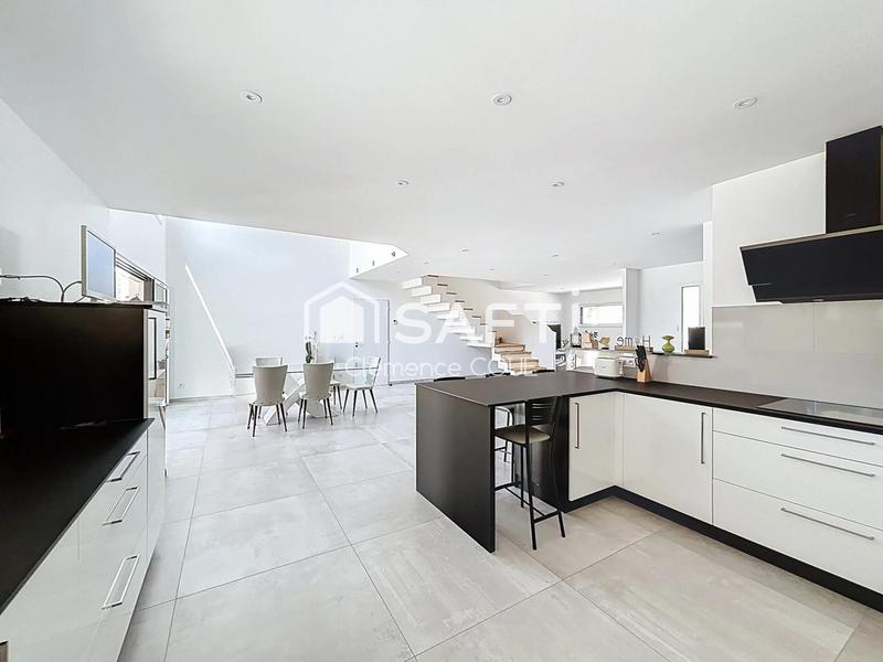 Maison - 186 m² - 6 pièces