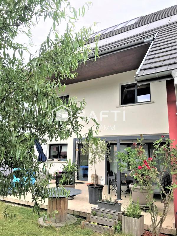 Maison - 251 m² - 11 pièces