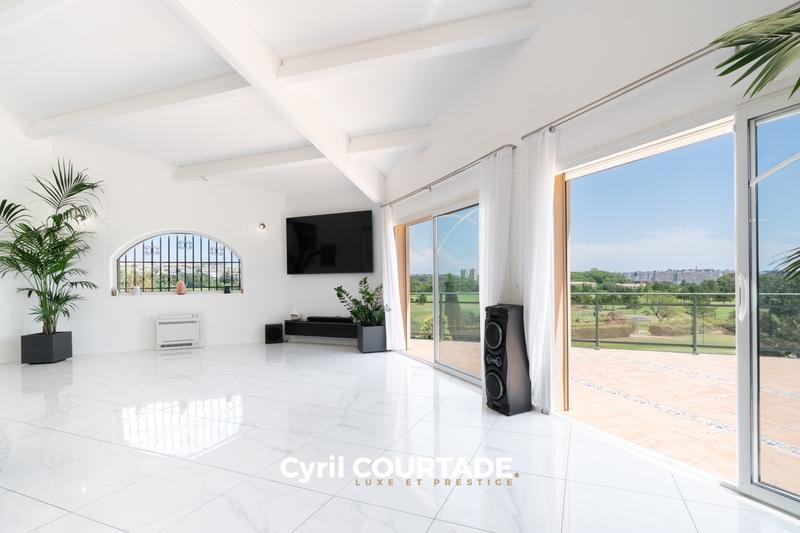 Villa - 245 m² - 7 pièces