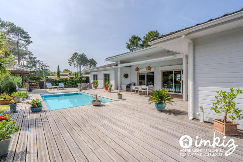 Maison - 215 m² - 9 pièces