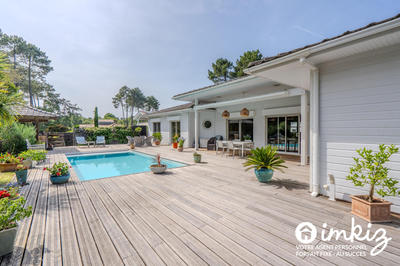 Maison - 215 m² - 9 pièces