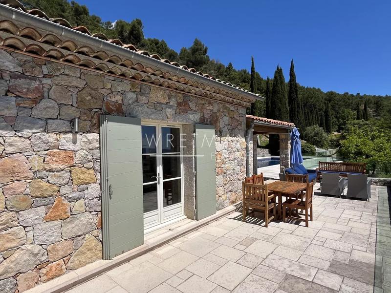 Mas - 251 m² - 8 pièces