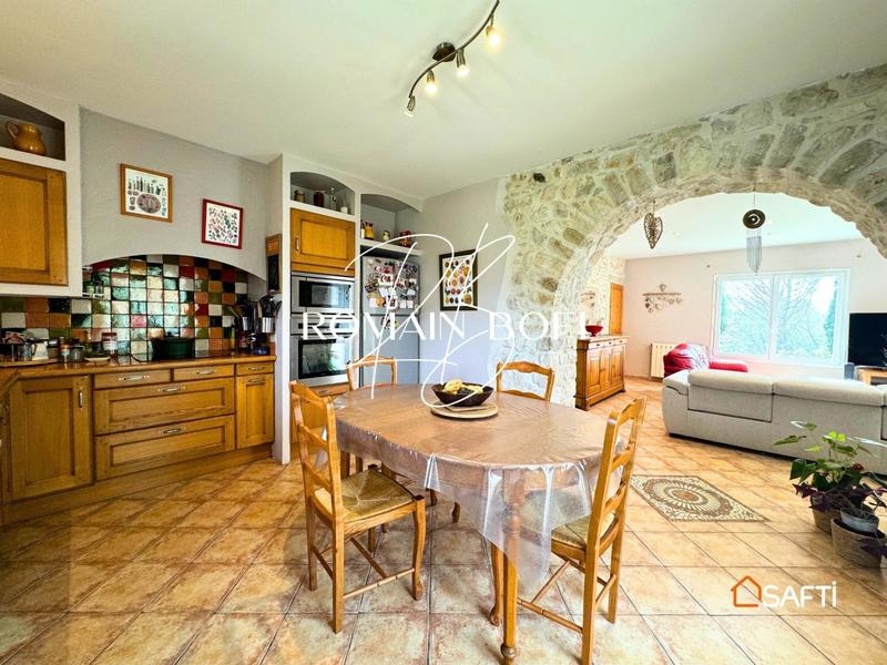 Maison - 250 m² - 11 pièces