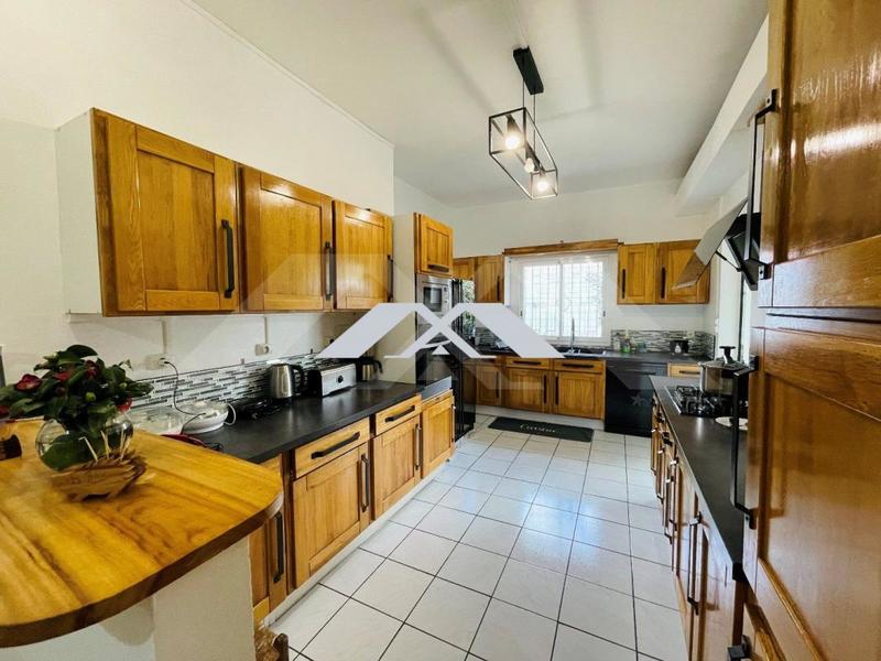 Maison - 334 m² - 7 pièces