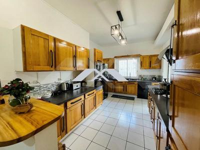 Maison - 334 m² - 7 pièces