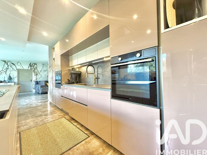 Maison - 365 m² - 11 pièces