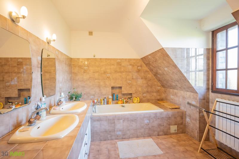 Maison traditionnelle - 150 m² - 6 pièces