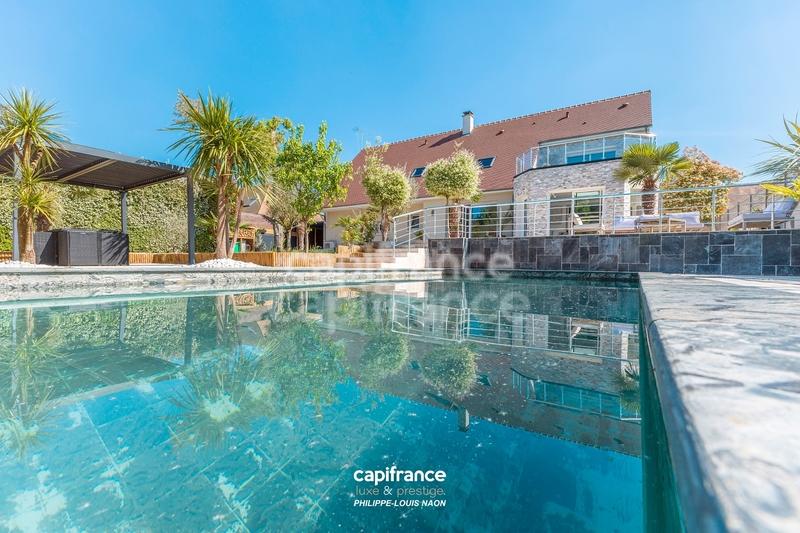 Maison - 260 m² - 8 pièces