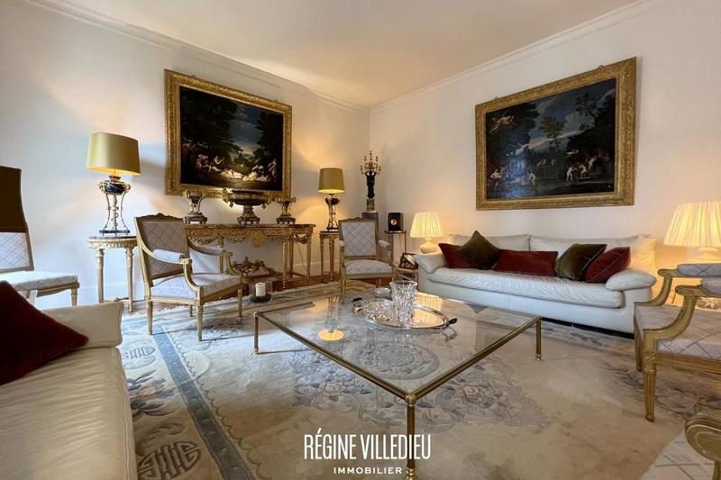 Demeure - 372 m² - 11 pièces