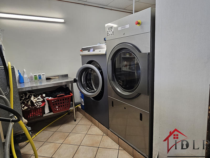 Immeuble - 218 m² - 7 pièces