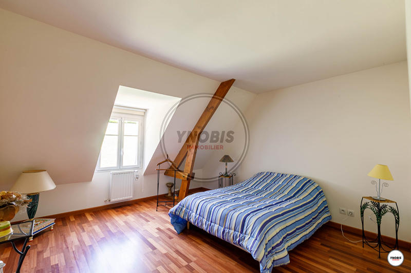 Maison - 236 m² - 9 pièces