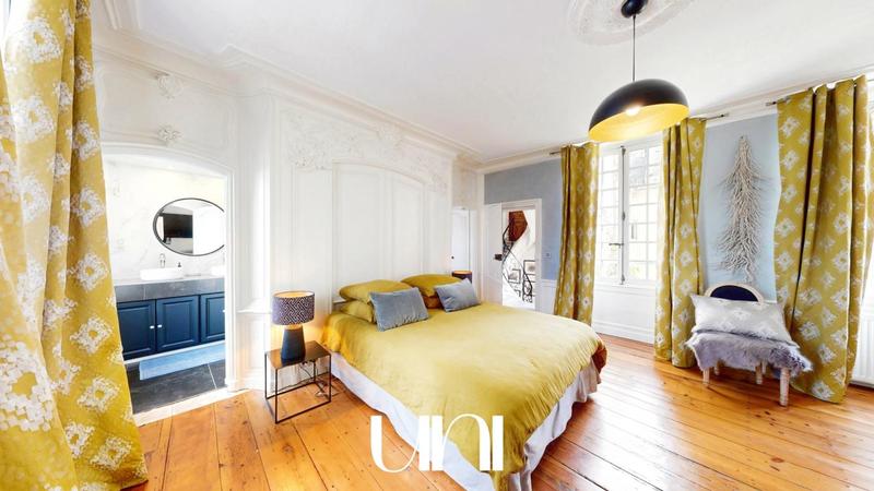 Maison - 300 m² - 9 pièces