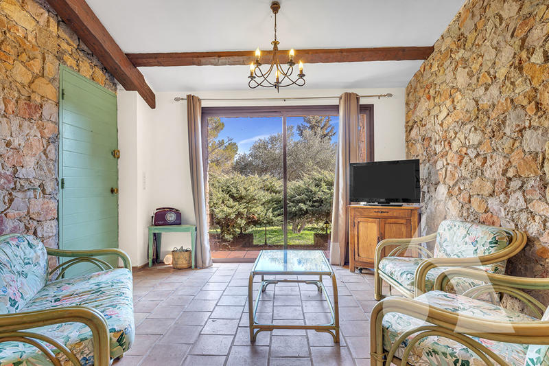 Maison - 640 m² - 18 pièces