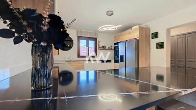 Maison jumelée - 180 m² - 5 pièces