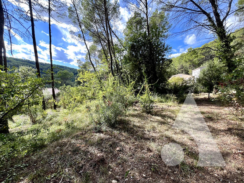 Terrain - 1 700 m²