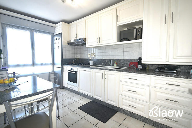 Appartement - 90 m² - 4 pièces