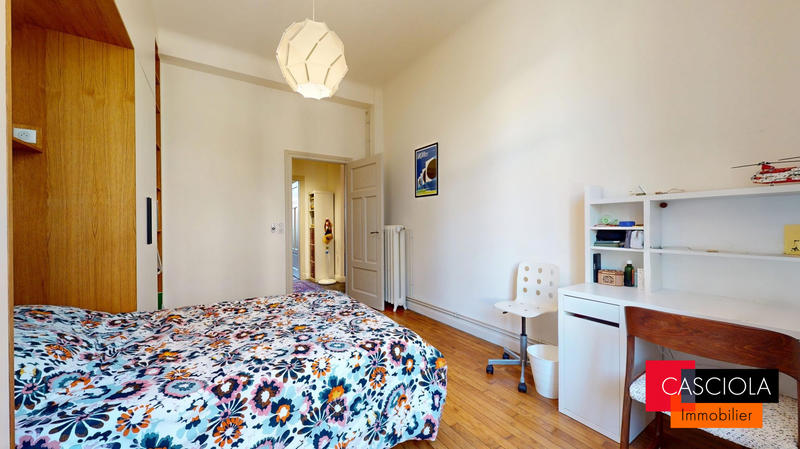 Appartement - 96 m² - 5 pièces