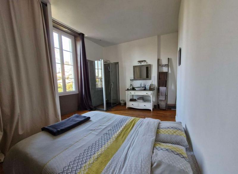 Maison - 225 m² - 7 pièces