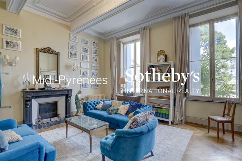 Château - 1 700 m² - 50 pièces