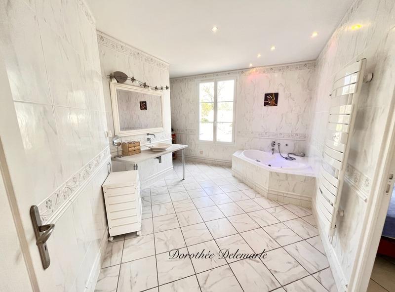 Maison - 408 m² - 10 pièces