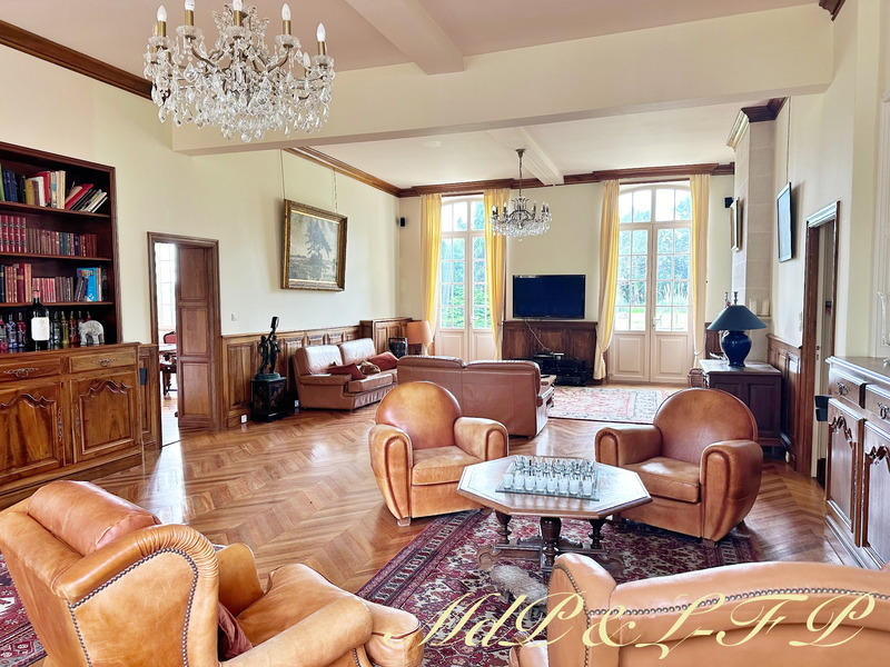 Maison bourgeoise - 700 m² - 19 pièces