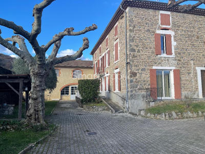 Propriété - 222 m² - 7 pièces