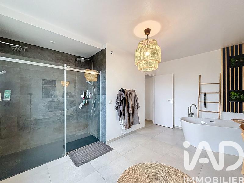 Maison - 200 m² - 7 pièces