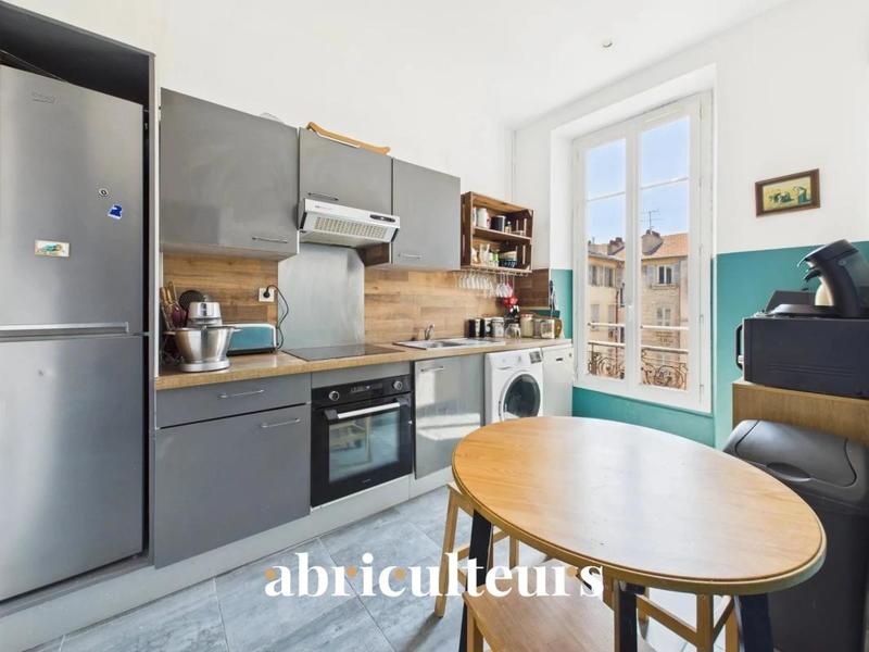 Appartement ancien - 88 m² - 4 pièces