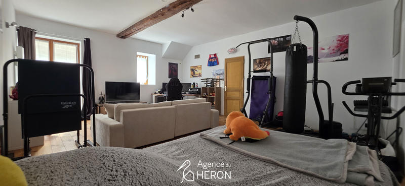 Maison - 217 m² - 6 pièces