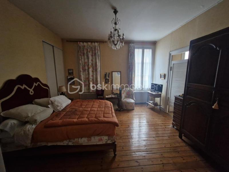 Maison traditionnelle - 163 m² - 6 pièces