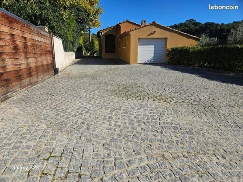 Villa - 244 m² - 6 pièces