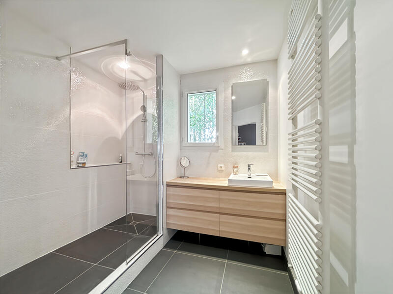 Maison - 207 m² - 6 pièces