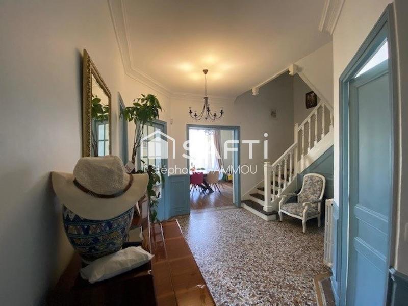 Maison - 244 m² - 9 pièces